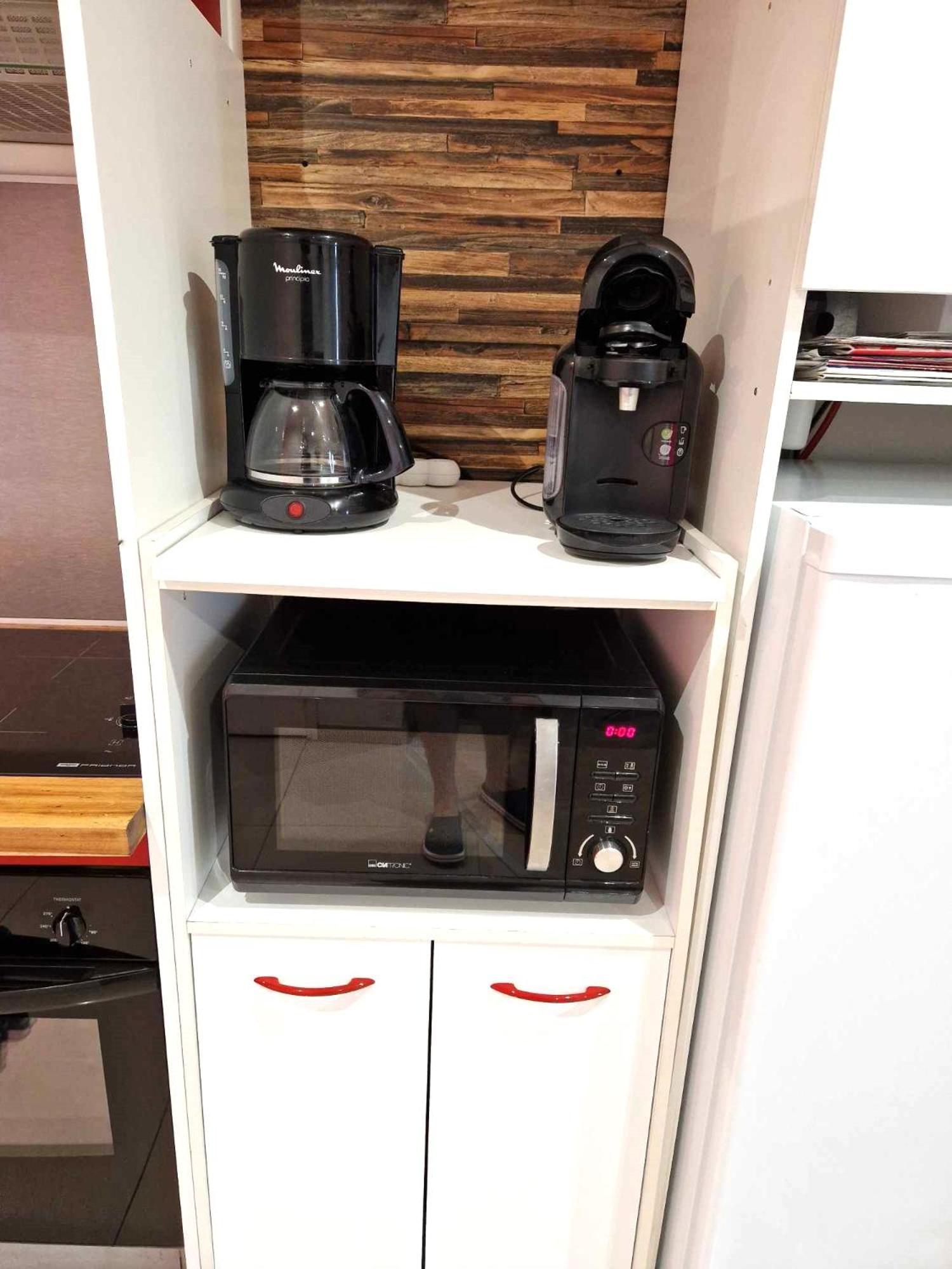 03 - Joli Studio Traversant Situe Au Rdc Avec 2 Lits, Tout Equipe Pour 1, 2 Ou 3 Personnes Maximum, Entree Independante Donnant Sur Parking Dont Une Place Est Reservee Devant La Porte, Grand Fourgon Possible Et Petit Jardin Sur L'Arriere Comme Une Ma Razac-sur-l'Isle Exterior photo